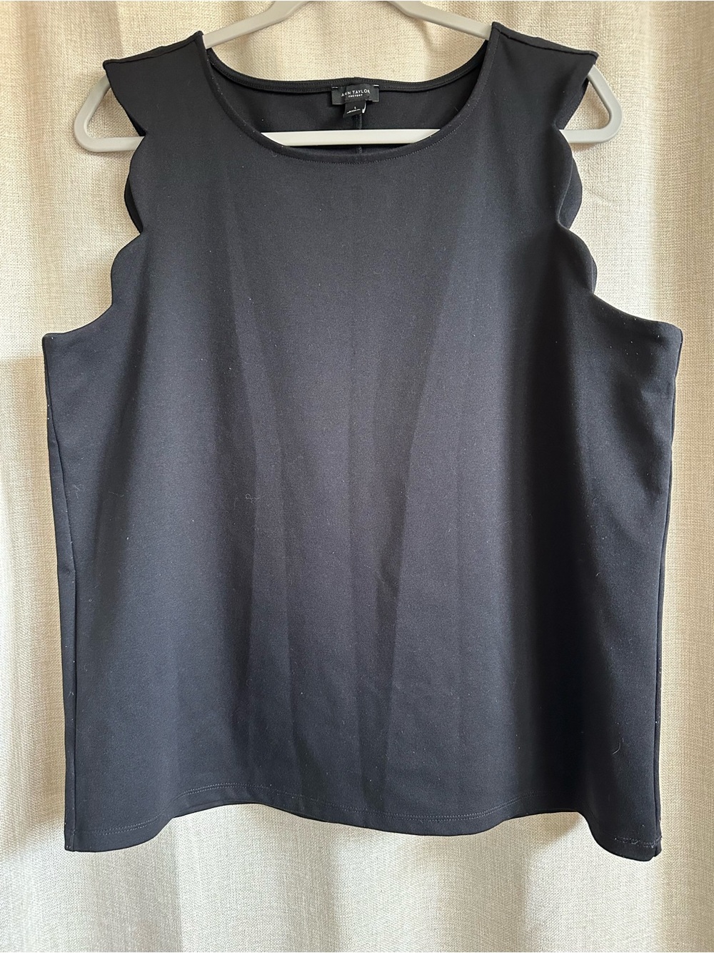 NWOT Ann Taylor Factory Black Scallop-Edge Sleeveless Tank Top | Size L